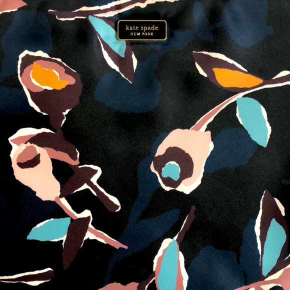 KATE SPADE dark blue floral print lap top Sleeve. Measures 15 X 10.5 inches. - Picture 3 of 10